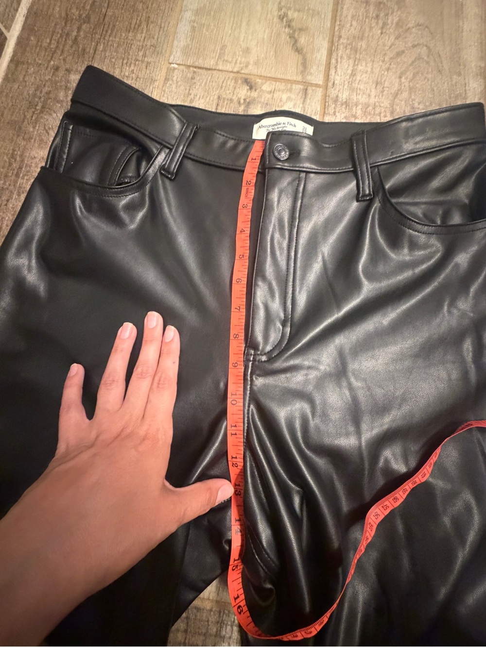 Abercrombie and Fitch 90s Straight Vegan Leather Pants. - Picture 7 of 9